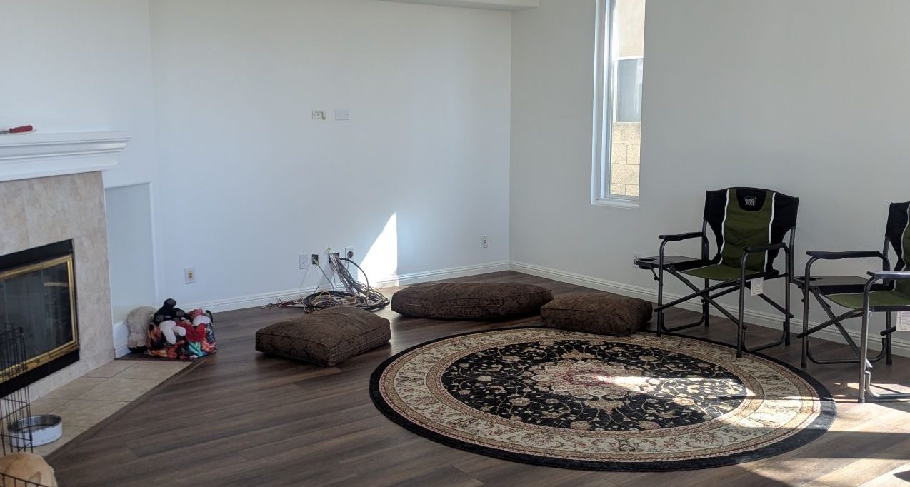 Family room before - meta